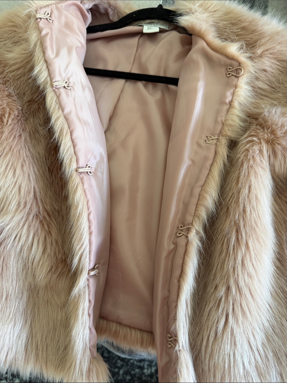 Rachel Zoe Women’s Dusty Rose Faux Fur Cropped Jacket - Picture 4 of 4